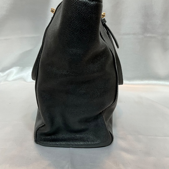 Says Coach, Black Tote; golden hardware; zipper closure.  8-B5a - Picture 5 of 9